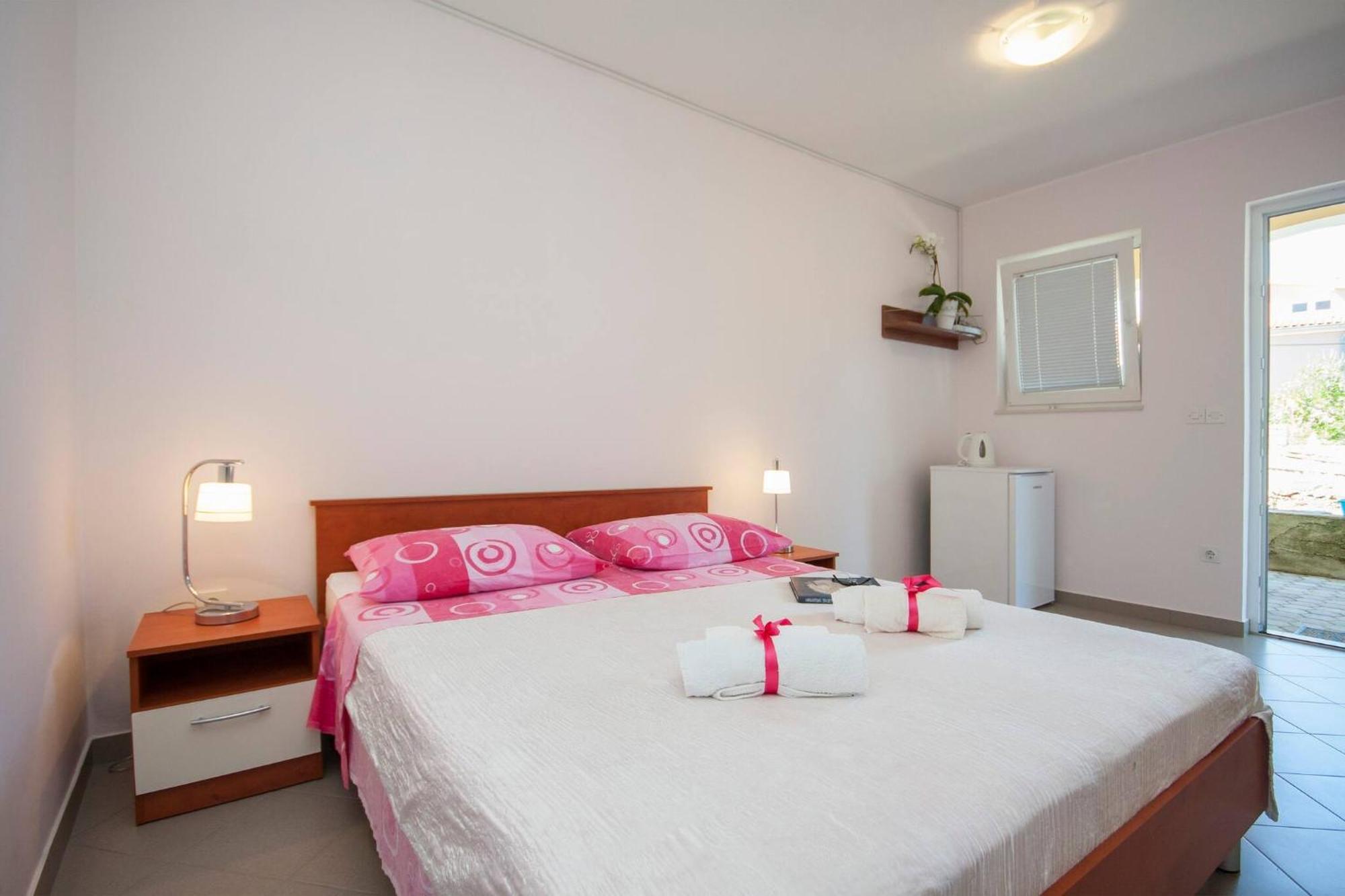 Family Apartments & Rooms Mikelin Primošten Exterior foto
